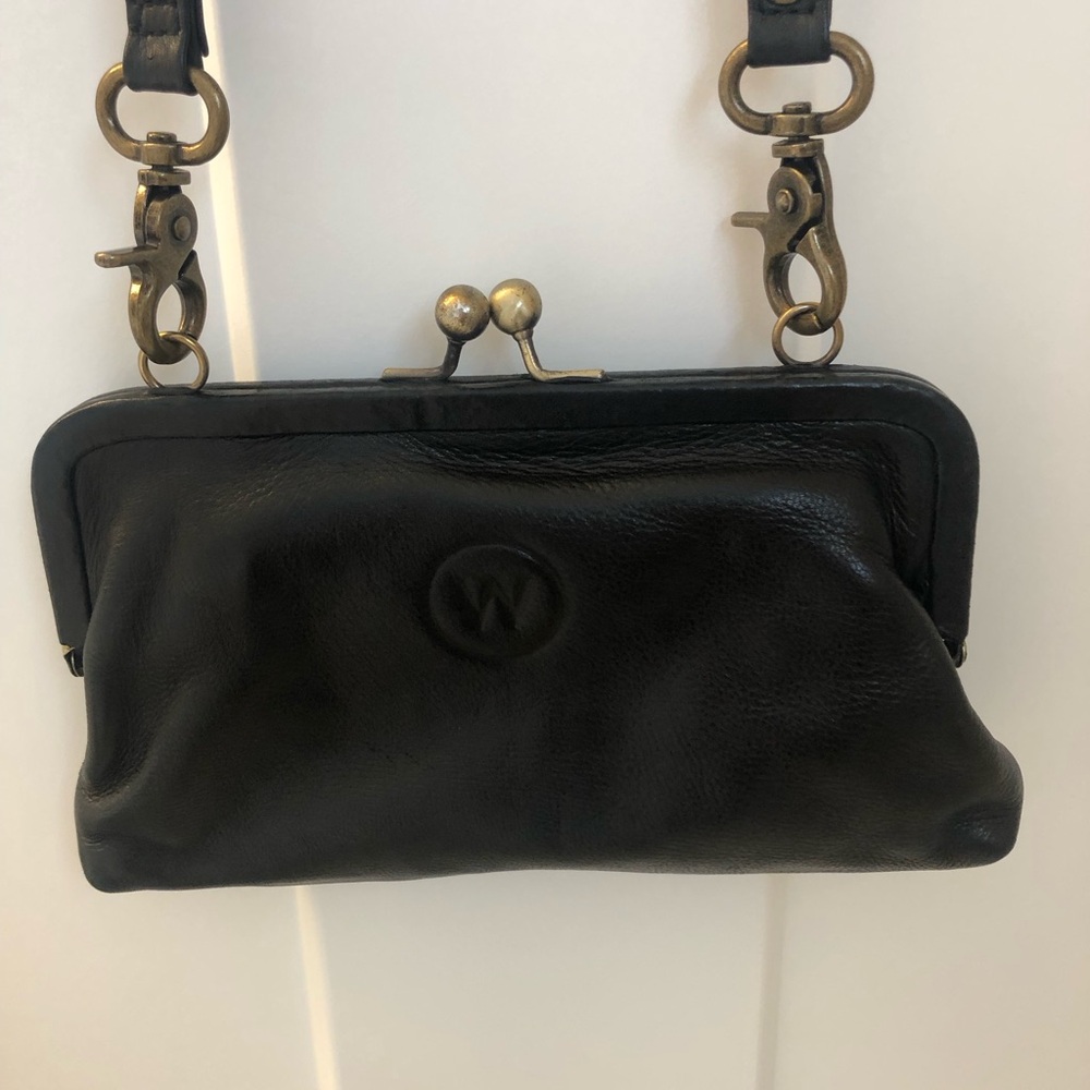 Wanderers Elena Black Leather Kiss-Lock Crossbody Bag